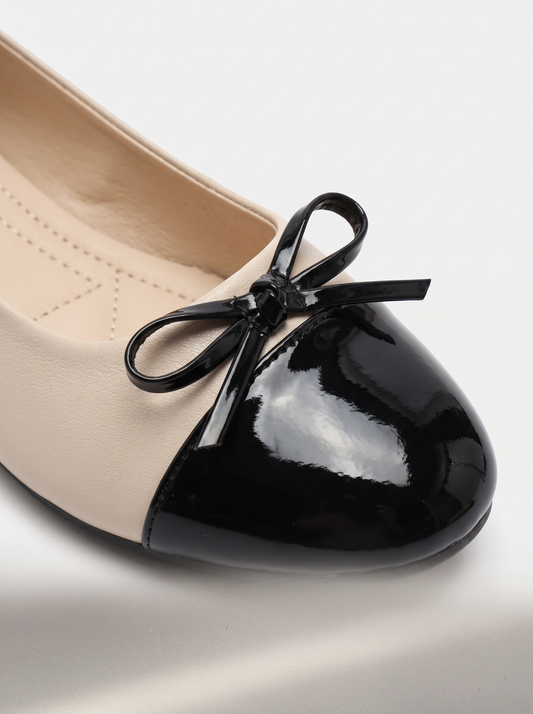Bailarina lazo puntera efecto charol beige, detalle puntera y lazo